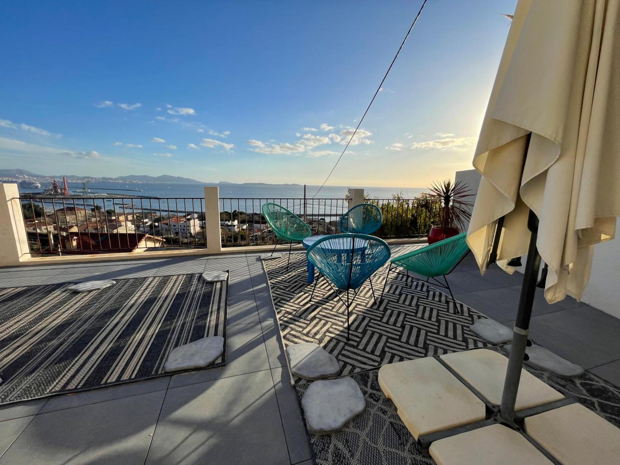 Superbe Terrasse Avec Vue Panoramique Sur La Mer マルセイユ エクステリア 写真