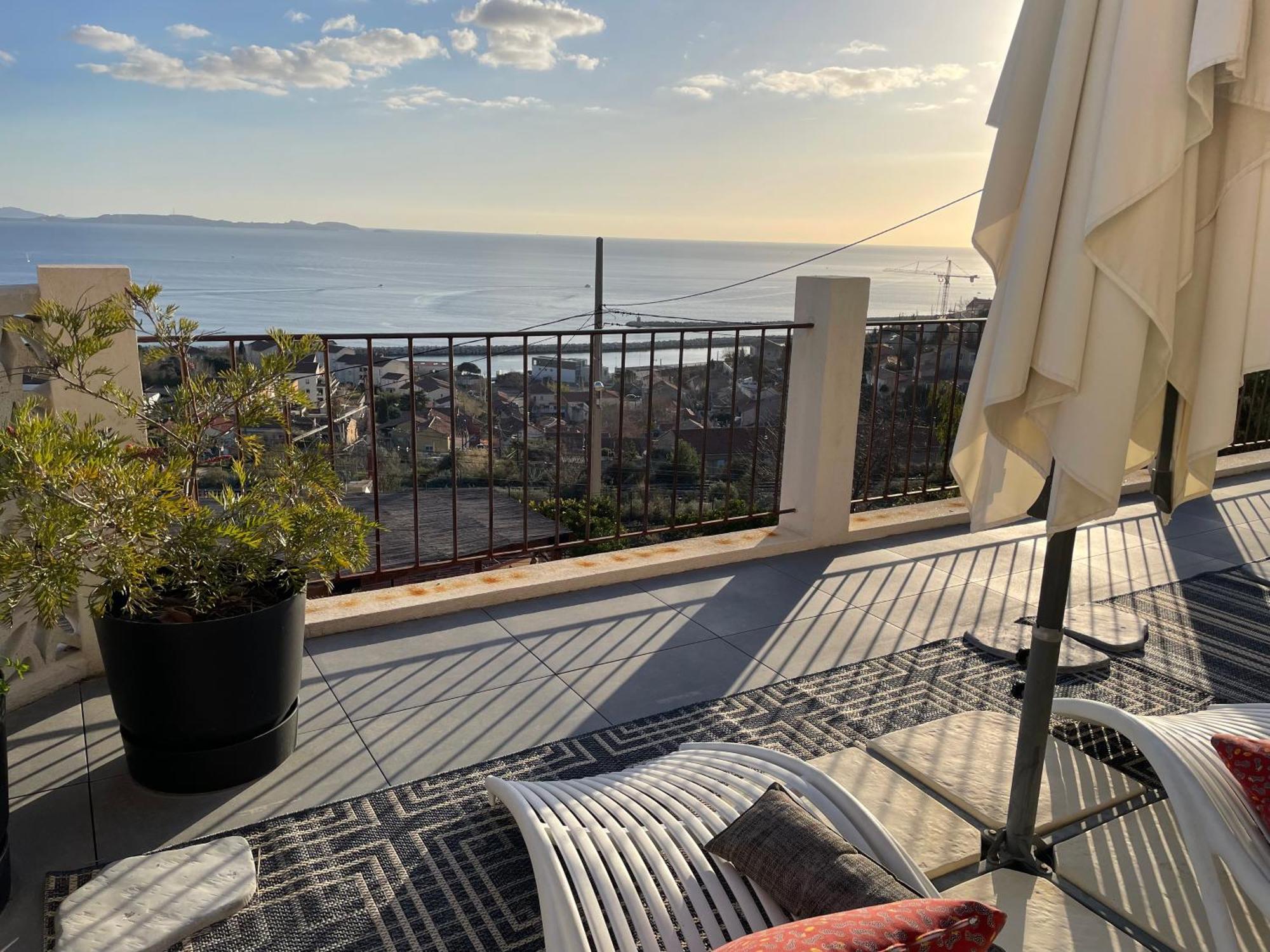 Superbe Terrasse Avec Vue Panoramique Sur La Mer マルセイユ エクステリア 写真
