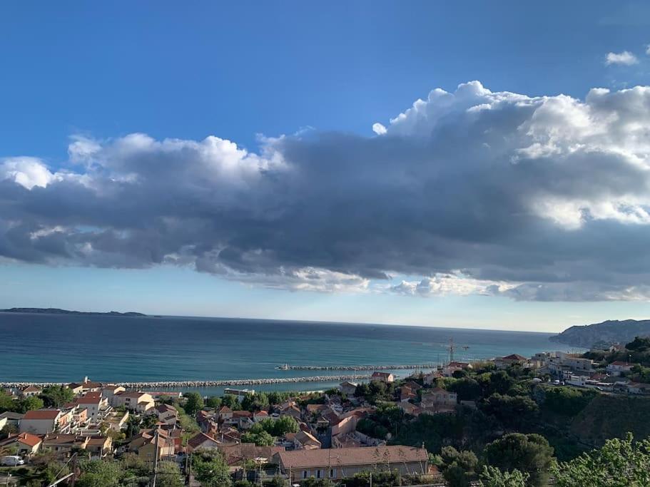 Superbe Terrasse Avec Vue Panoramique Sur La Mer マルセイユ エクステリア 写真